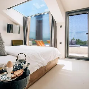 To Be Social House Resort